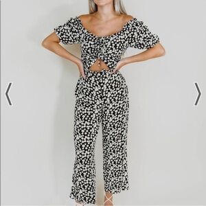 Kittenish Daisy Print Pantsuit Medium Black White Jumpsuit Cut Out Ruffle